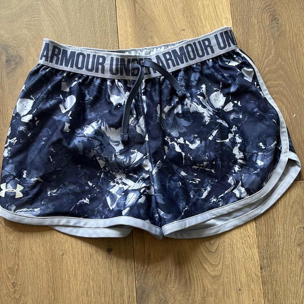Under Armour shorts - size youth L